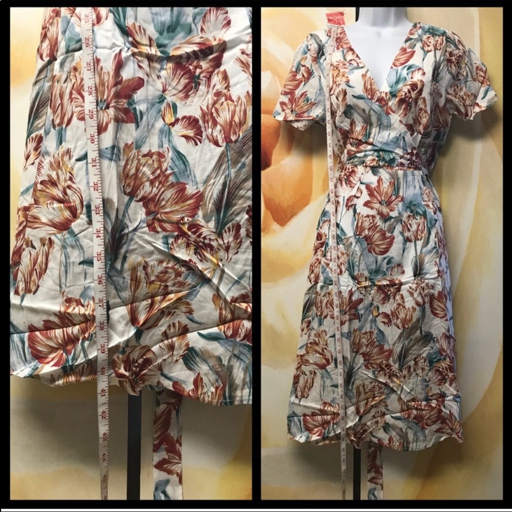 ❣️Sale was $45 down sizing❣️ Floral wrap dress - Picture 7 of 7